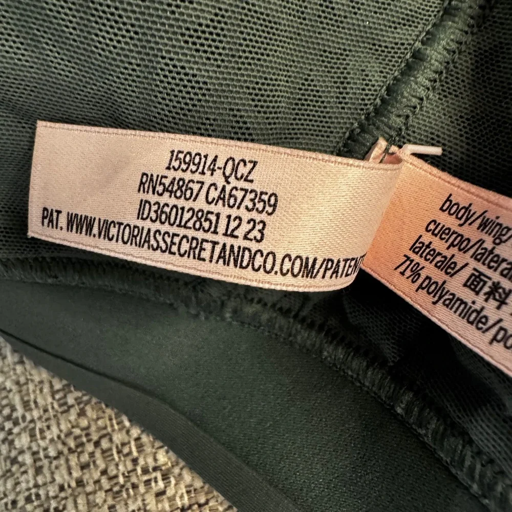 Victoria's Secret Olive Green Light Support Sports Bra Racerback Size L‎